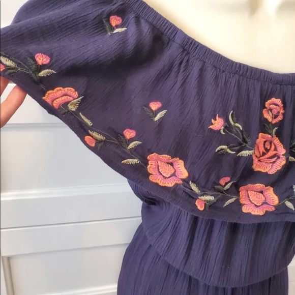 Gorgeous romper off the shoulder top Navy Blue with embroidered roses. - Picture 4 of 8